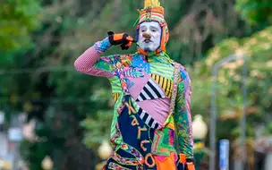 Artista de rua mundialmente conhecido, chileno Karcocha se apresenta em Teresina