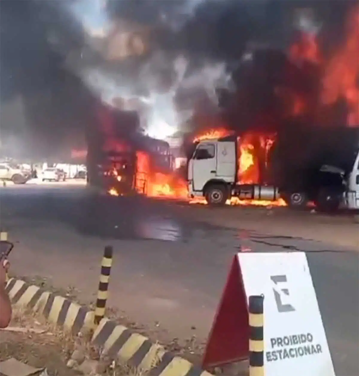 populares tentam conter incêndio com fezes em Teresina