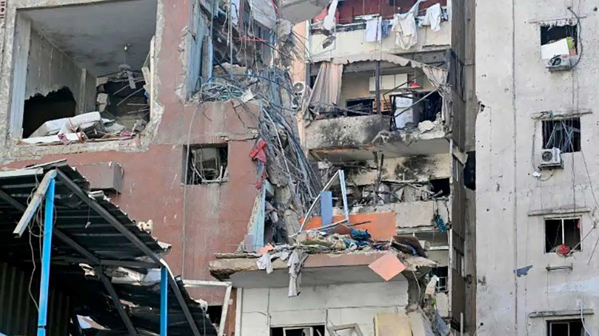 Prédios danificados em um ataque israelense em Beirute, Líbano, em 30 de julho de 2024.