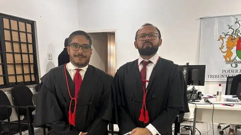Promotores Marcio Giorgi Carcará Rocha e Gilmar Pereira Avelino que atuaram no julgamento