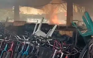 Incêndio atinge boxes no Troca-Troca no centro de Teresina