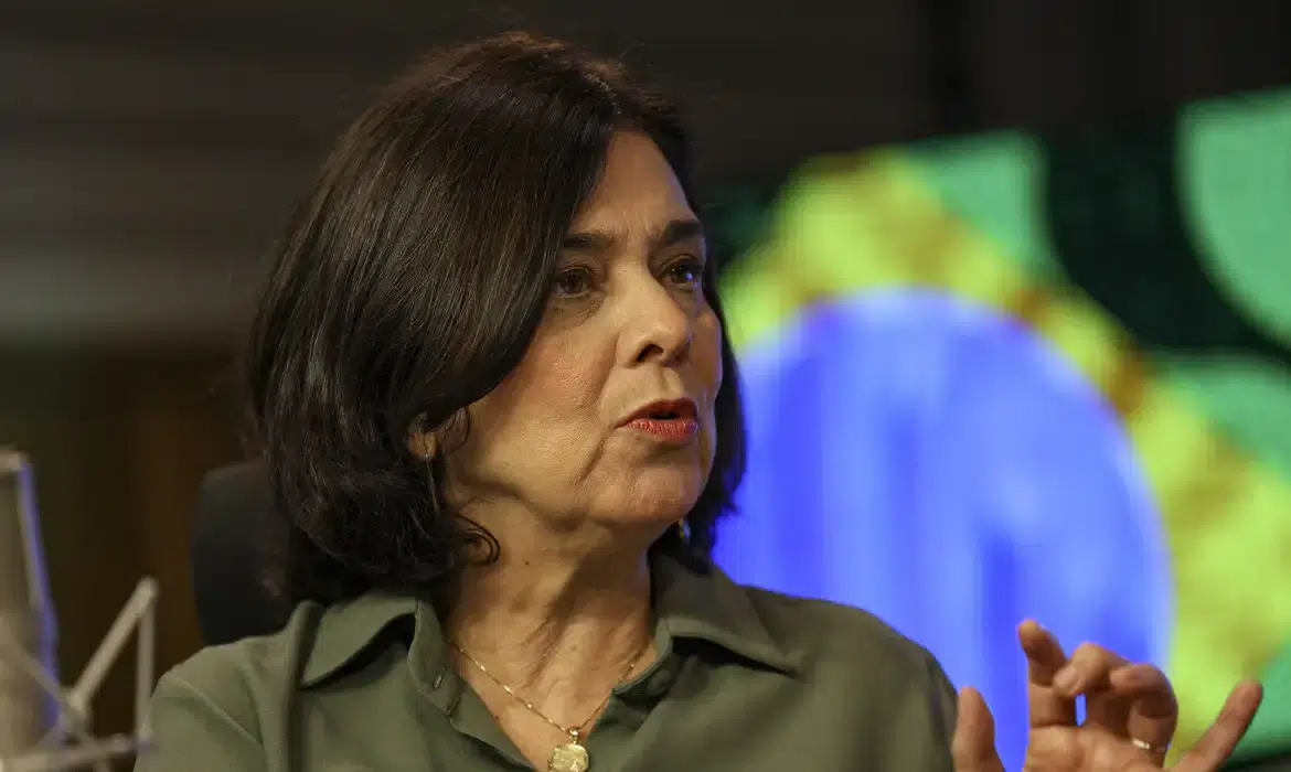 Ministra Nísia Trindade diz que não há motivo de alarme, mas de alerta