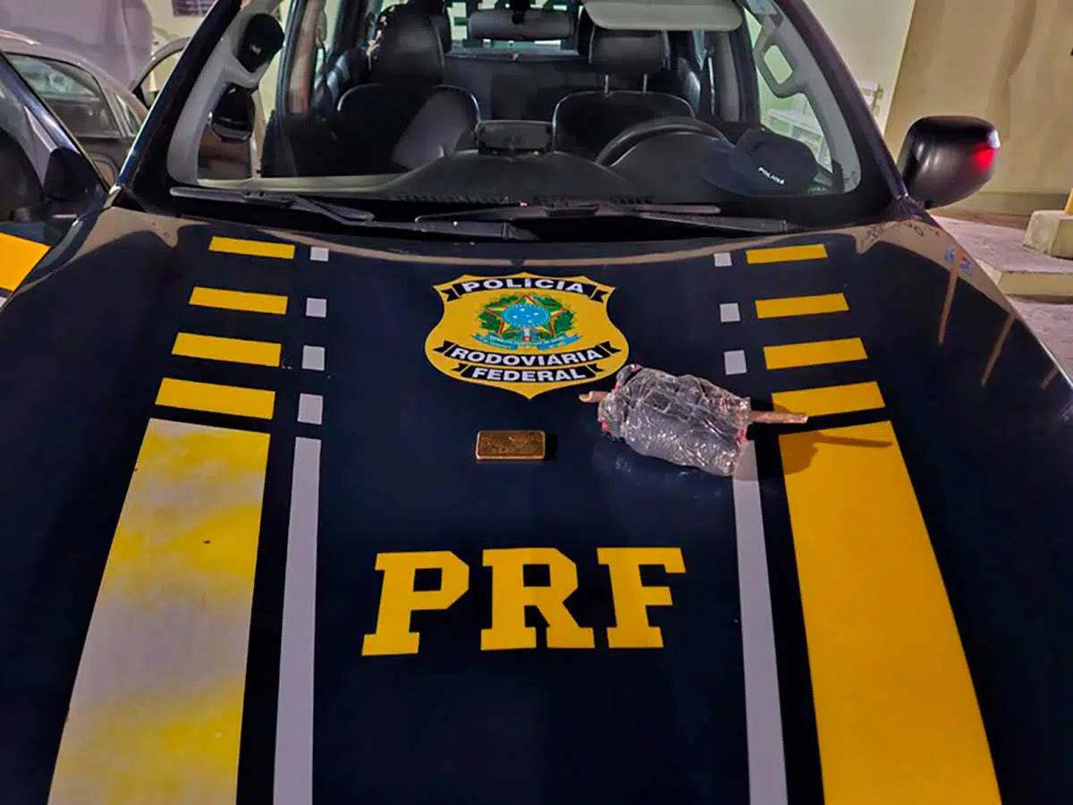 a PRF apreendeu uma barra de ouro, com peso de 346g, e 200ml de produto líquido análogo a mercúrio