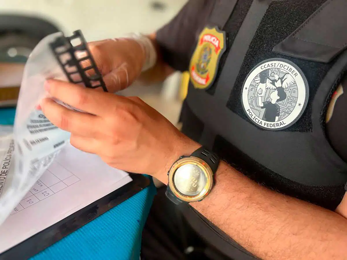 Estão sendo cumpridos, simultaneamente, 141 mandados de busca e apreensão, em todas as unidades da federação