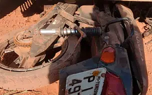 Motorista de ônibus escolar atropela motoqueiro e foge em Altos