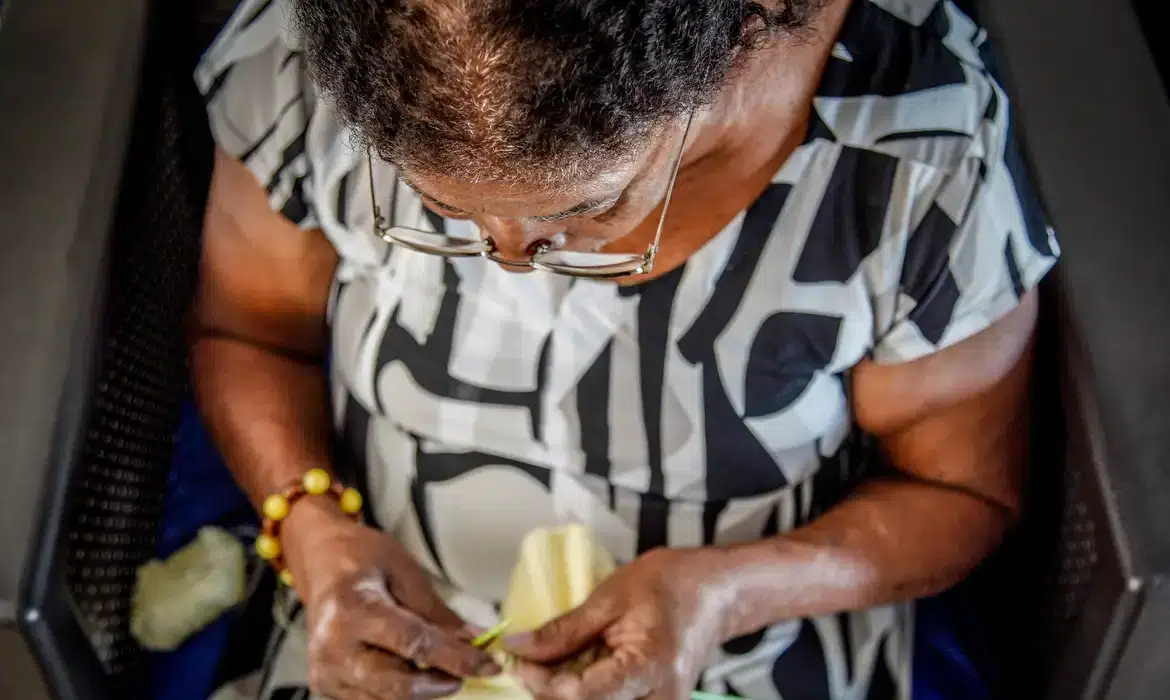 O segundo tipo com mais moradores foi “Asilo ou outra instituição de longa permanência para idosos”, com 161 mil pessoas (19,2% do total de moradores de domicílios coletivos e 0,1% da população brasileira).