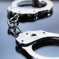 Homem é preso por violência doméstica após enteado de 11 anos ligar para a polícia em Campo Maior