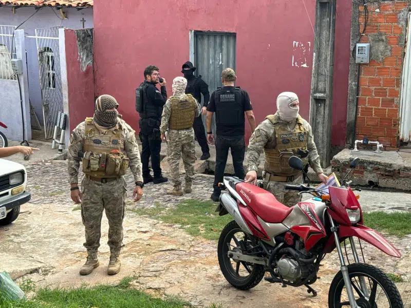 DENARC cumpre 10 mandados durante operação de combate ao tráfico de drogas na zona norte de Teresina
