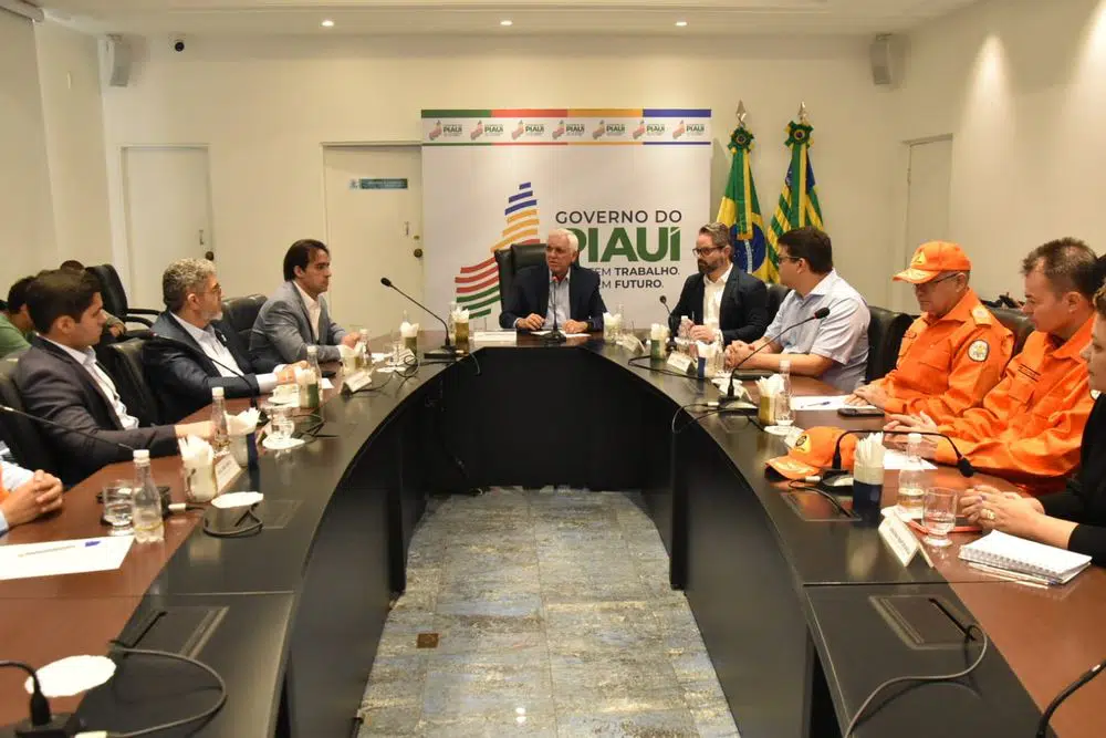 Durante o encontro, o governador em exercício reforçou o compromisso do Governo do Estado em garantir suporte e segurança à população atingida.