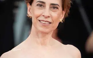 Atriz Fernanda Torres leva Globo de Ouro por atuação em Ainda Estou Aqui