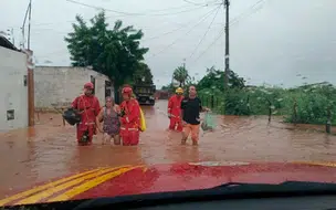 Mulher em trabalho de parto é resgatada durante forte chuva em Picos