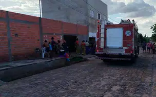 Jovem morre carbonizado após sua casa pegar fogo na zona sul de Teresina