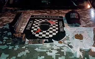 PM apreende drogas e balança de precisão em casa abandonada em Teresina