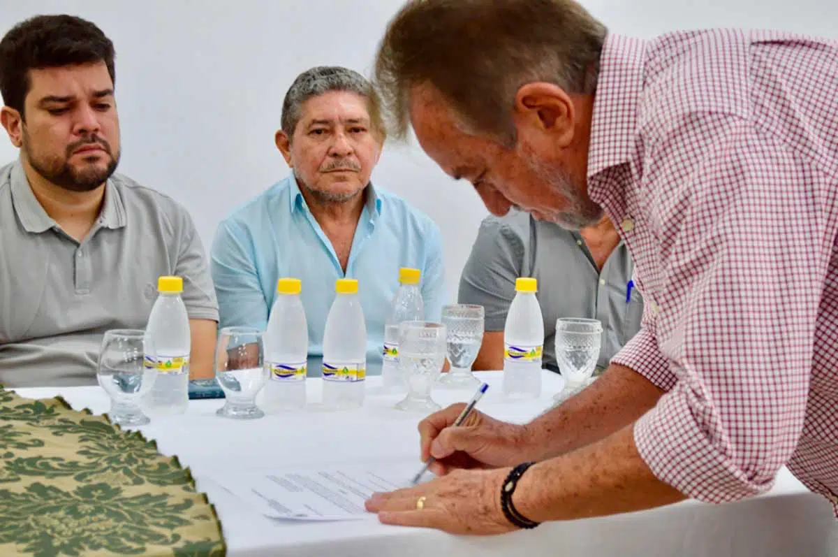 Na solenidade o prefeito empossou os membros que irão compor o 2° escalão da administração pública municipal