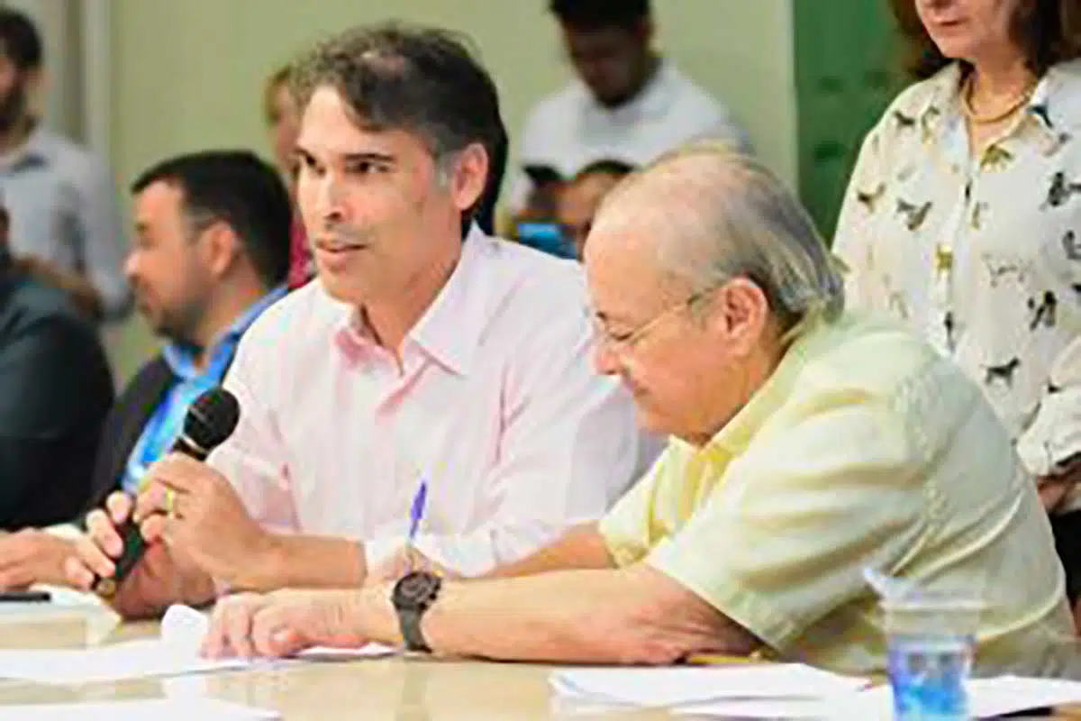 Prefeito assinou um contrato com a Caixa Econômica Federal para selecionar as famílias que receberão 160 casas