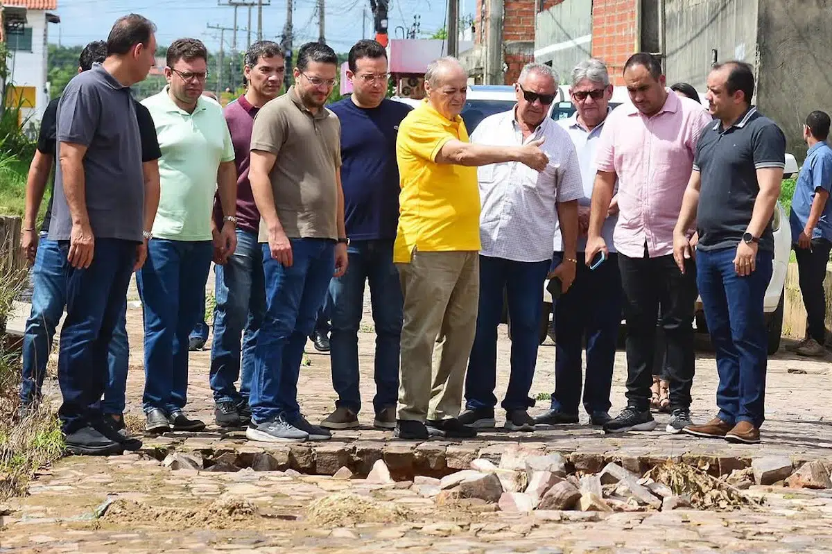 Prefeito e equipe técnica visitam áreas afetadas pelas chuvas em Teresina