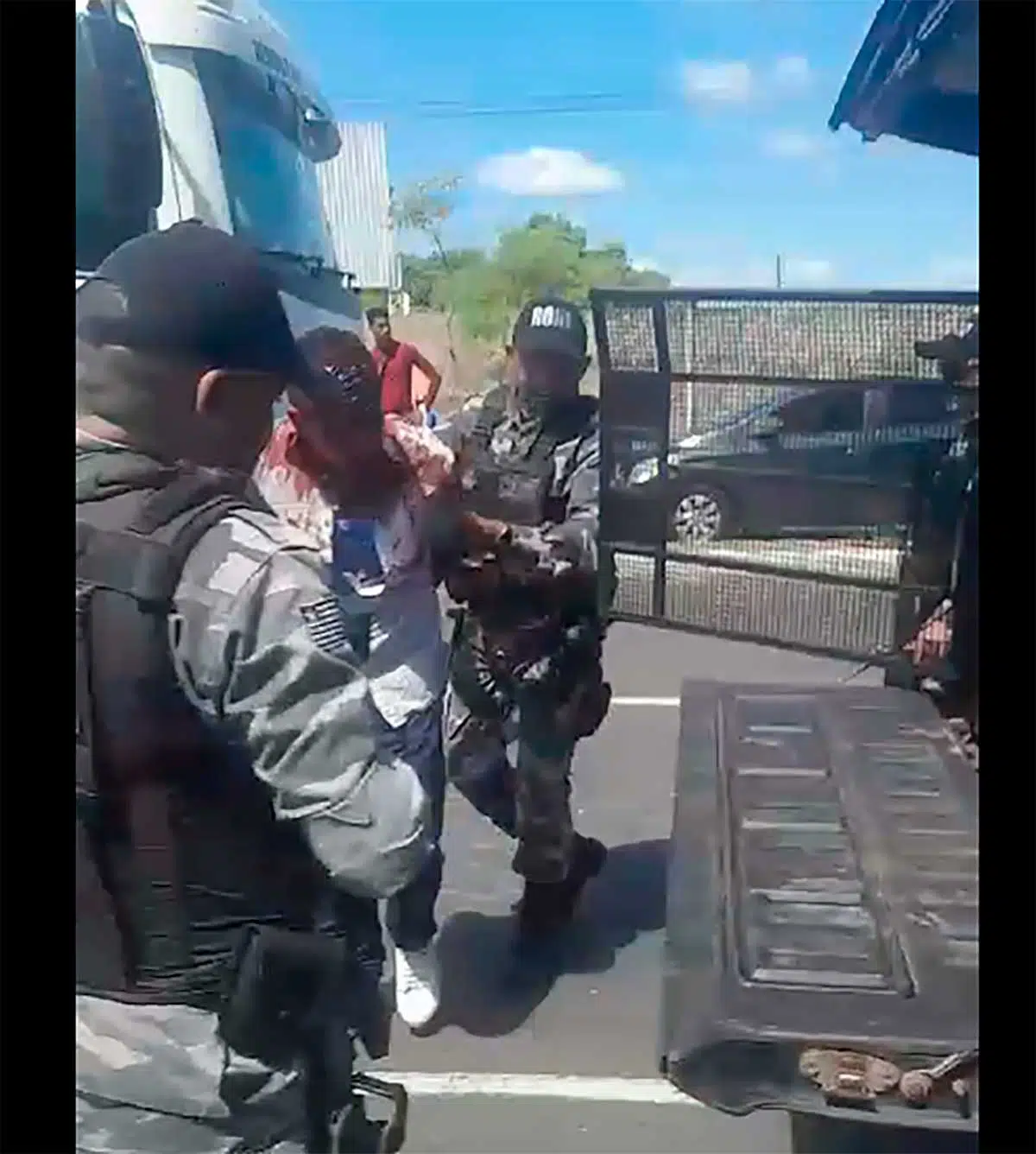 Suspeito foi preso após ser agredido pela população