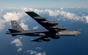 Bombardeiro B-52 dos EUA sobrevoa a Venezuela em demonstração