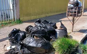 População reclama de coleta de lixo parcial que causa acúmulo de resíduos na Av. Gil Martins