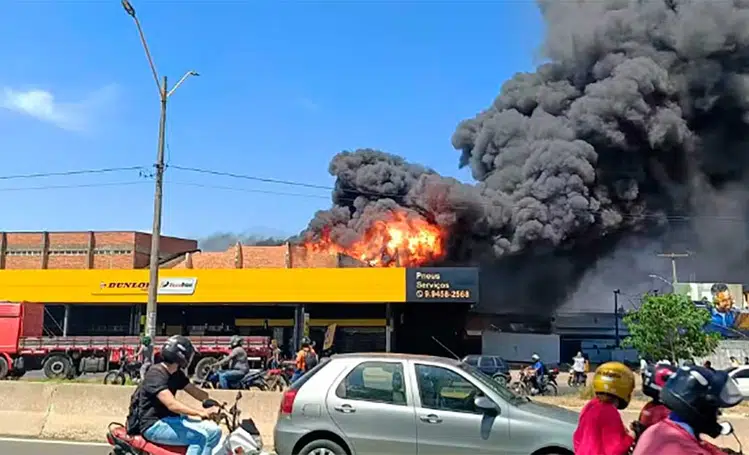 Homem é preso suspeito de incendiar loja de pneus após ser demitido em Teresina
