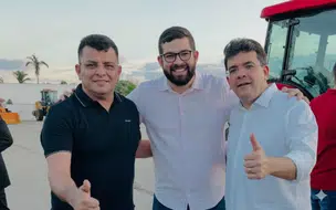 Coivaras recebe retroescavadeira com apoio do Governo do Estado e do Senador Marcelo Castro