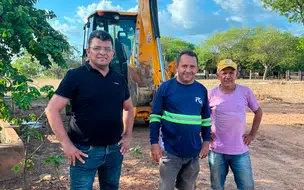 Prefeito João Mourão acompanha obras de recuperação da estrada da Chapadinha