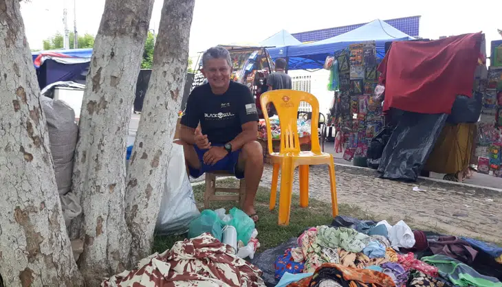 Gerson Damasceno vendedor ambulante de Teresina em sua primeira vez do dia vaqueiro em Coivaras