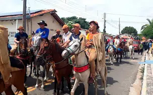 Dia do Vaqueiro em Coivaras tem cavalgada pela cidade e shows musicais