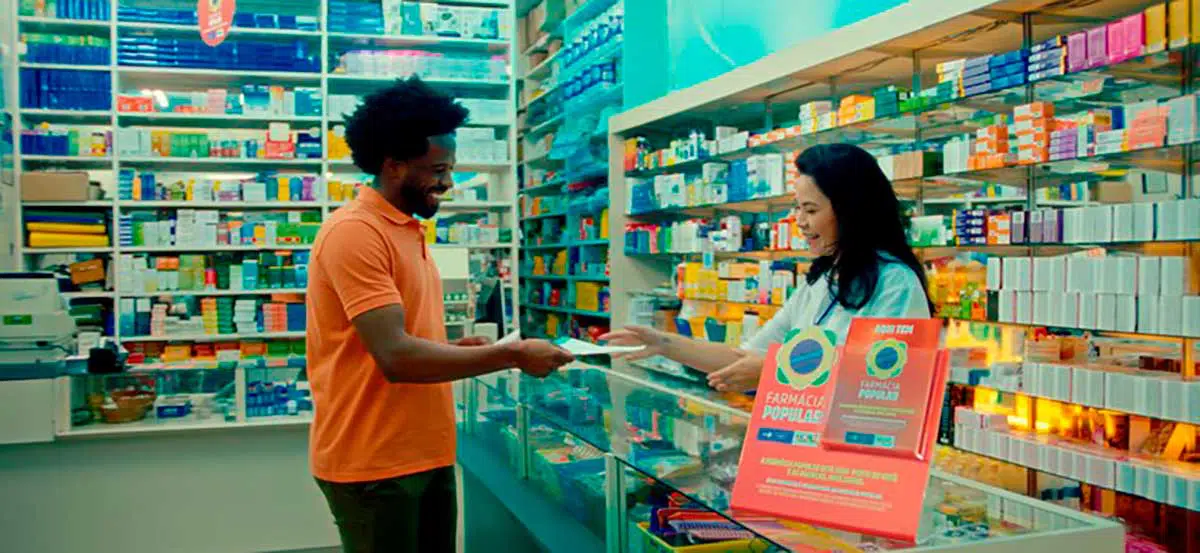 Agora todos os 41 medicamentos e itens como fraldas geriátricas são gratuitos, beneficiando – de imediato - mais de 1 milhão de pessoas por ano