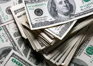 Dólar fecha abaixo de R$ 4,90 pela primeira vez em 28 meses