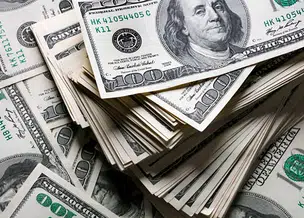 Dólar fecha abaixo de R$ 4,90 pela primeira vez em 28 meses