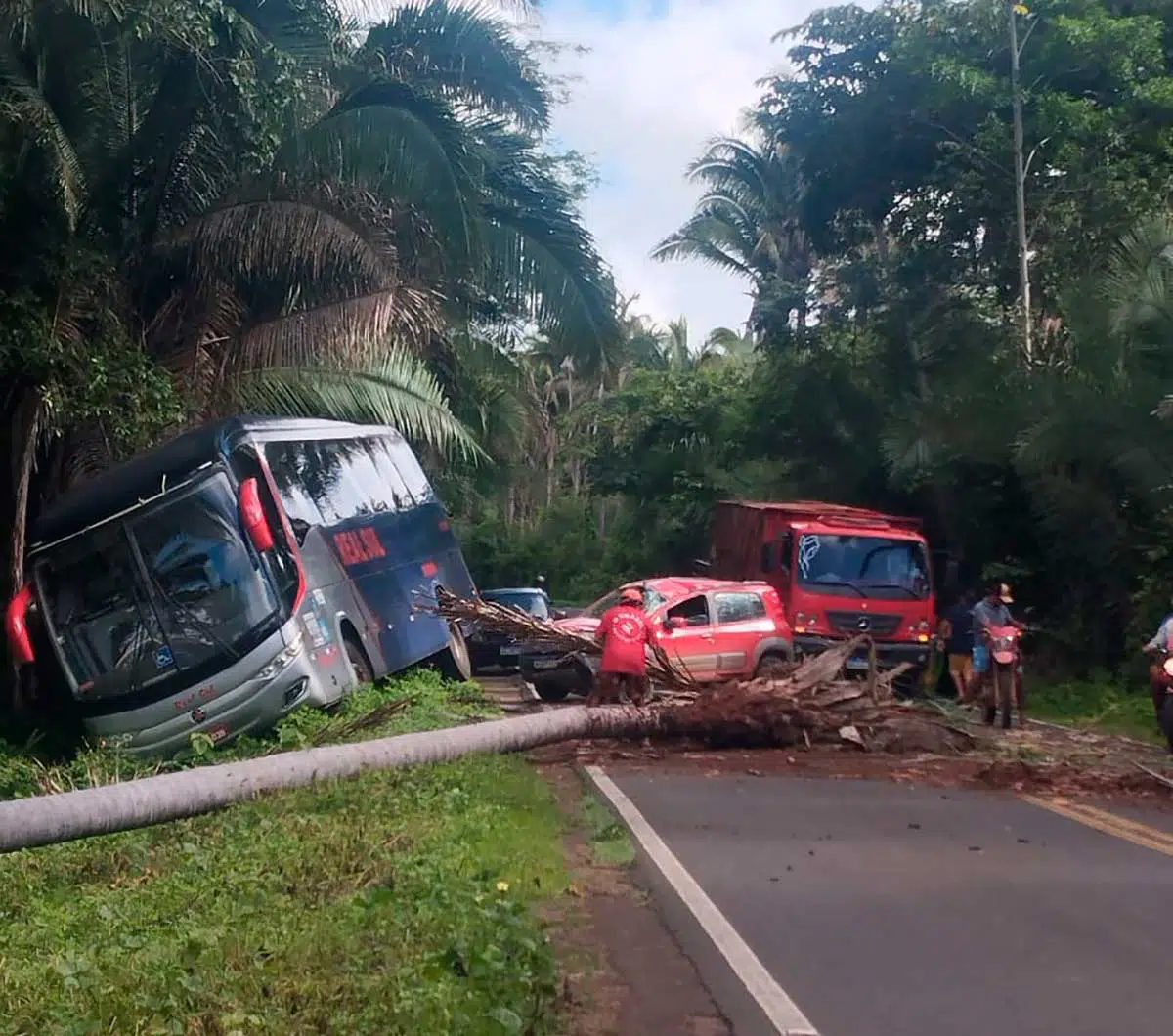 O acidente ocorreu no final da manhã desta quarta-feira 26