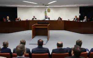 Bolsonaro e sete ex-integrantes de seu governo se tornam réus por tentativa de golpe