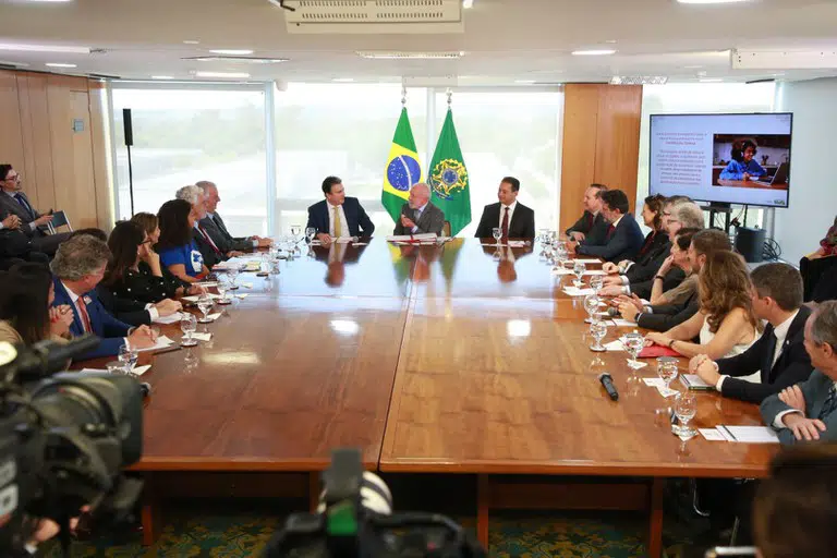 Objetivo é promover educação a distância de qualidade, como ferramenta estratégica de ampliação e acesso à educação superior no Brasil.