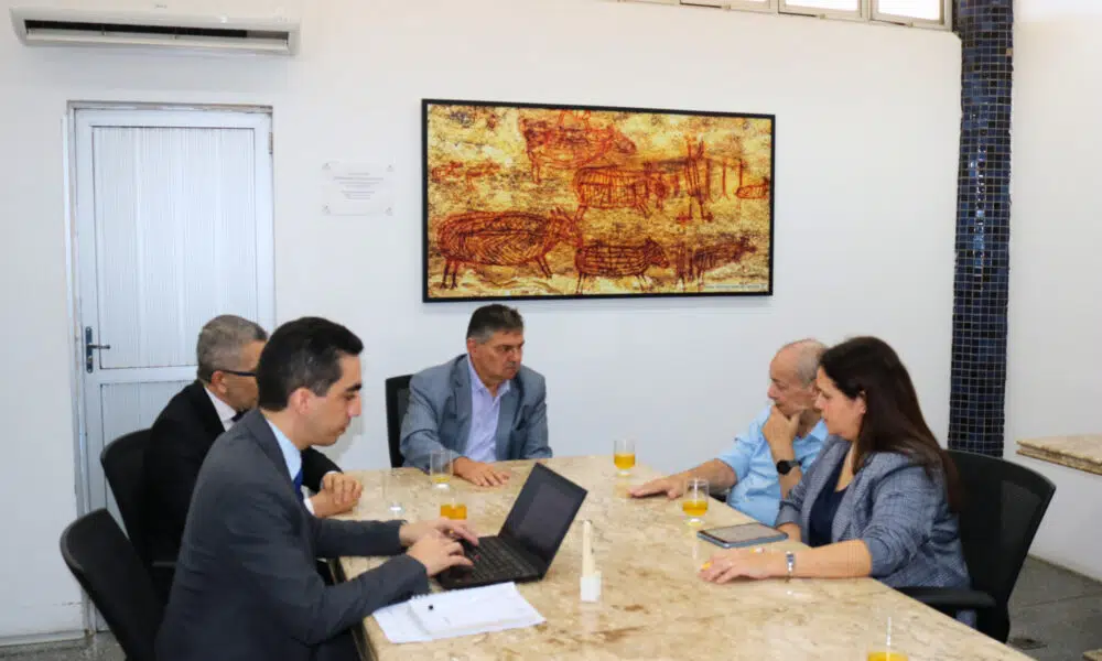 Prefeito Sílvio Mendes se reuniu com o presidente do Tribunal de Contas do Estado do Piauí (TCE-PI), conselheiro Kennedy Barros