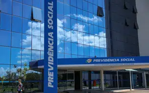 Justiça bloqueia R$ 23,8 milhões de suspeitos de fraude contra INSS