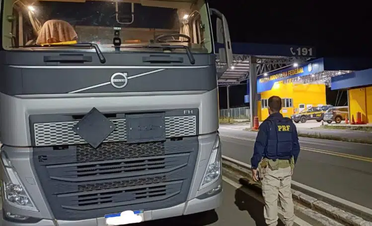 Caminhoneiro é preso por dirigir sob influência de drogas em Valença do Piauí