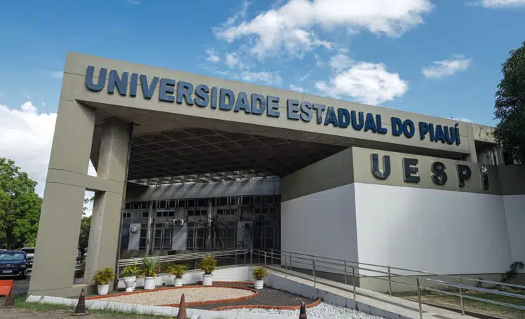 Rafael Fonteles nomeia 47 novos professores efetivos para a UESPI
