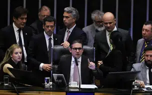 Câmara Federal aprova urgência para proposta que reduz benefícios fiscais