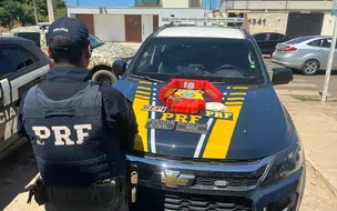 PRF flagra carro com maconha escondida debaixo de banco do passageiro em Picos