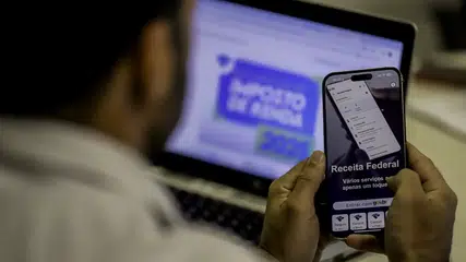 Receita paga terceiro lote de restituição do IR de 2025 nesta quinta 31