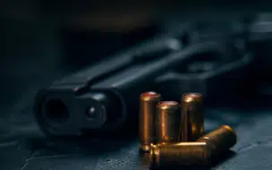 Morador de rua tenta atirar em policial após furtar arma durante ocorrência em Parnaíba