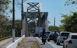 Interdição de Ponte Metálica causa engarrafamento no trânsito entre Timon e Teresina