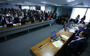 PEC da Blindagem sofre rejeição por unanimidade pelo CCJ do Senado