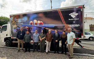 Orquestra Sinfônica de Teresina recebe caminhão-baú da Receita Federal