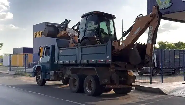 O maquinário estava completamente solto, sem qualquer tipo de amarração