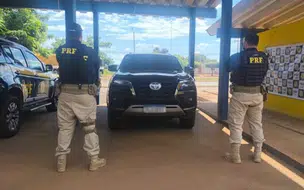 PRF flagra Hilux adulterada durante fiscalização na cidade de Picos