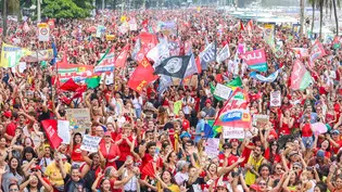 Copacabana é palco de manifestação em ato pela democracia e em apoio a Lula no feriado