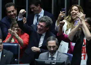 Descanso de trabalhador não quebra empresas, diz Lula após fim da 6x1