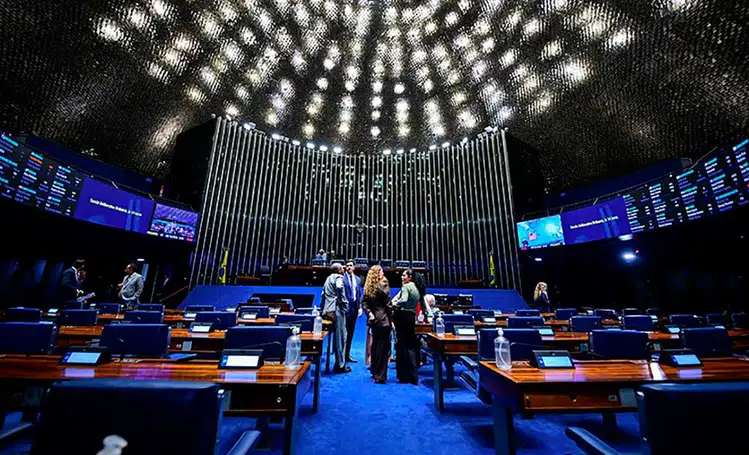 Fim da escala 6x1 volta a ser discutida no senado federal